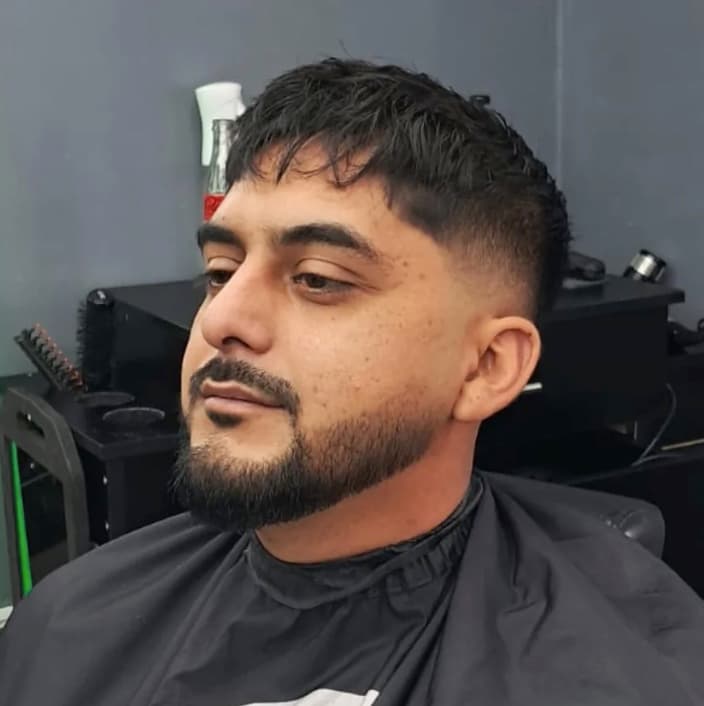 Corte y barba perfilada en Neo Barber Studio