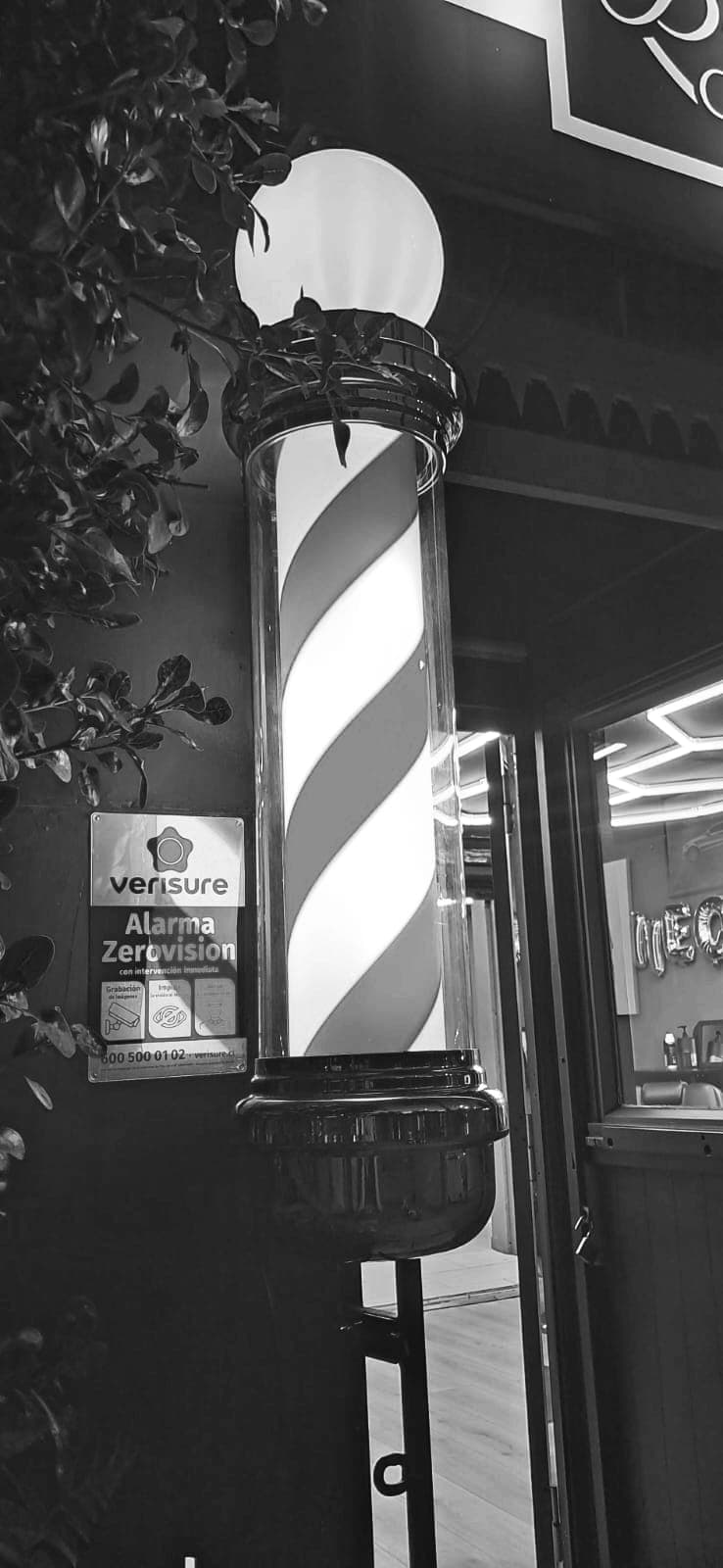 Neo Barber Studio - Poste de barbería